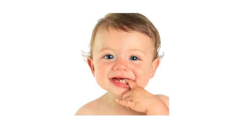 Первые зубки у малыша